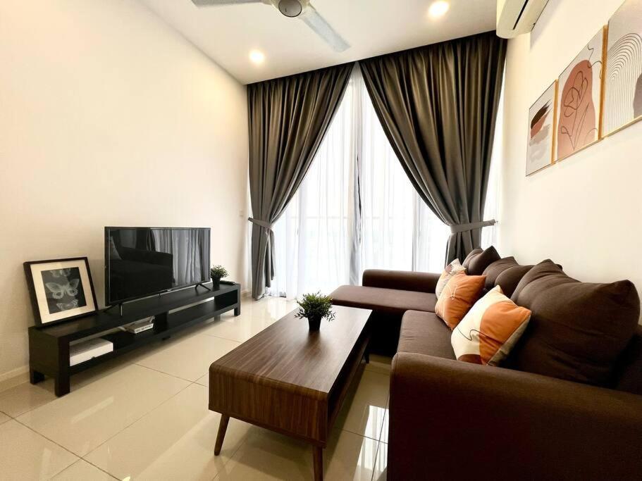 Walk To Legoland, D'Pristine Medini Apartment นุสาจายา ภายนอก รูปภาพ