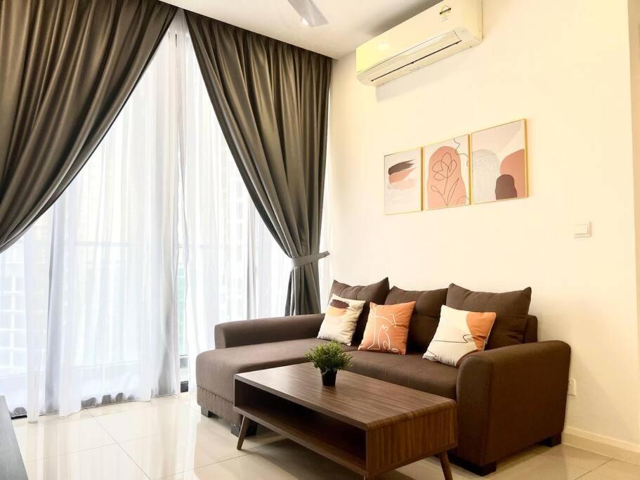 Walk To Legoland, D'Pristine Medini Apartment นุสาจายา ภายนอก รูปภาพ