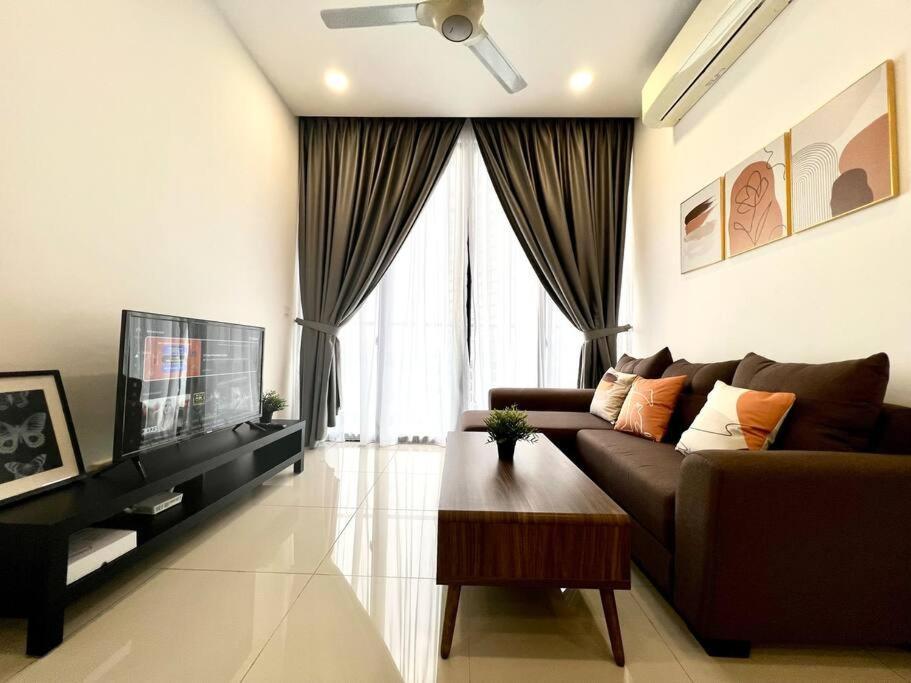 Walk To Legoland, D'Pristine Medini Apartment นุสาจายา ภายนอก รูปภาพ