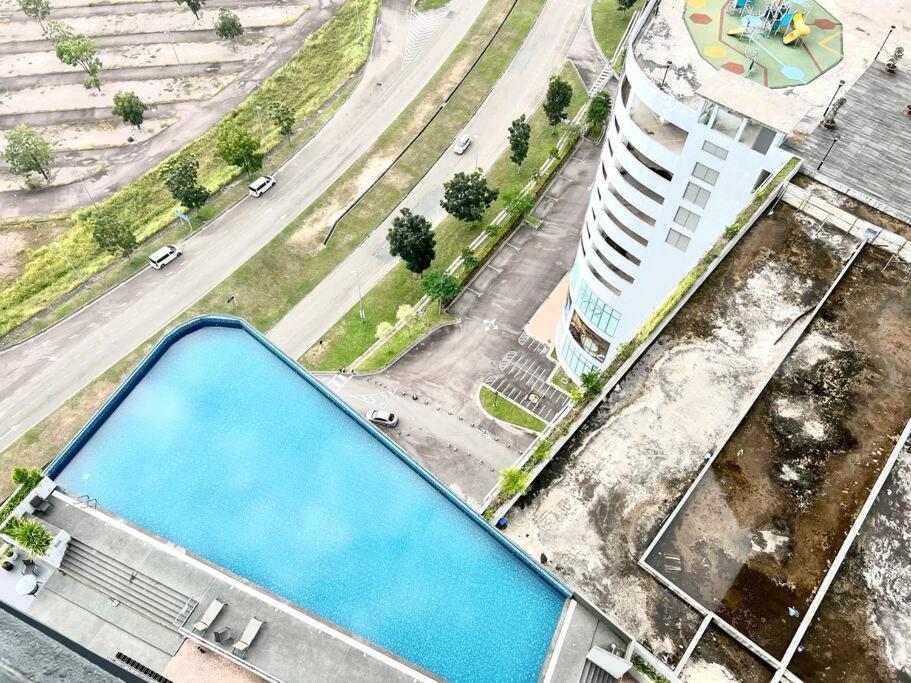 Walk To Legoland, D'Pristine Medini Apartment นุสาจายา ภายนอก รูปภาพ
