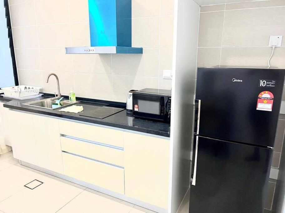 Walk To Legoland, D'Pristine Medini Apartment นุสาจายา ภายนอก รูปภาพ