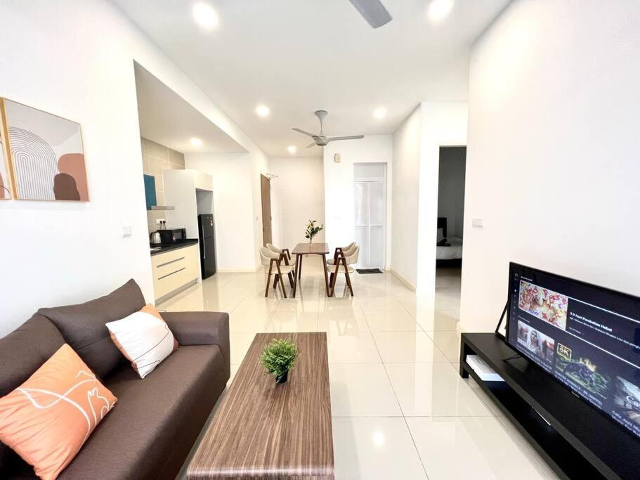 Walk To Legoland, D'Pristine Medini Apartment นุสาจายา ภายนอก รูปภาพ