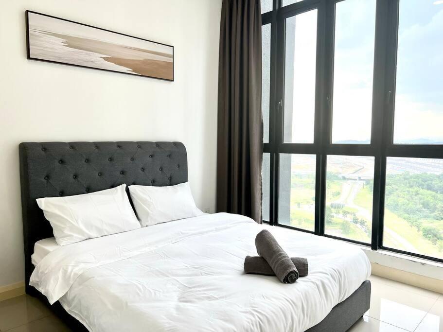 Walk To Legoland, D'Pristine Medini Apartment นุสาจายา ภายนอก รูปภาพ