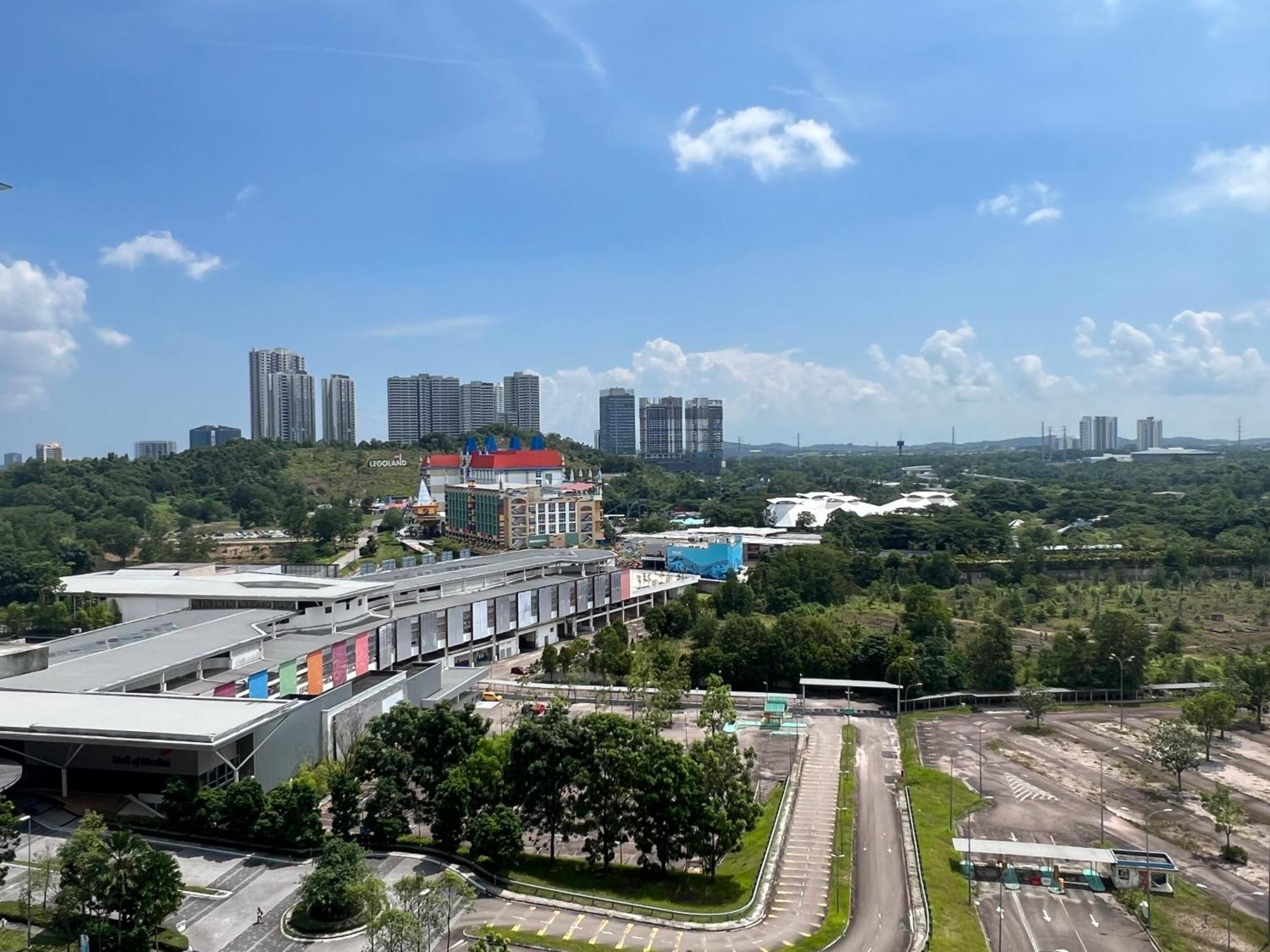Walk To Legoland, D'Pristine Medini Apartment นุสาจายา ภายนอก รูปภาพ