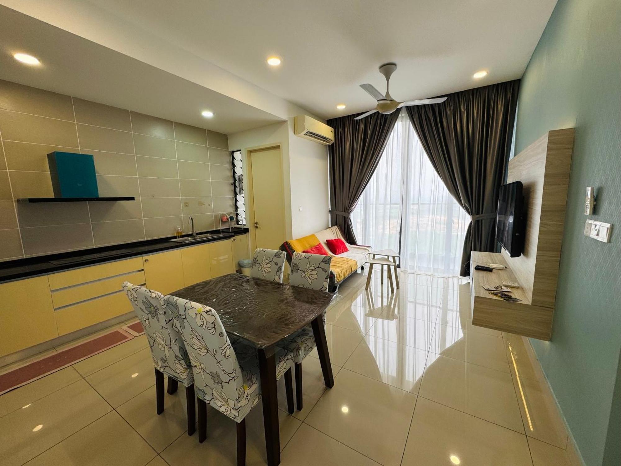 Walk To Legoland, D'Pristine Medini Apartment นุสาจายา ภายนอก รูปภาพ