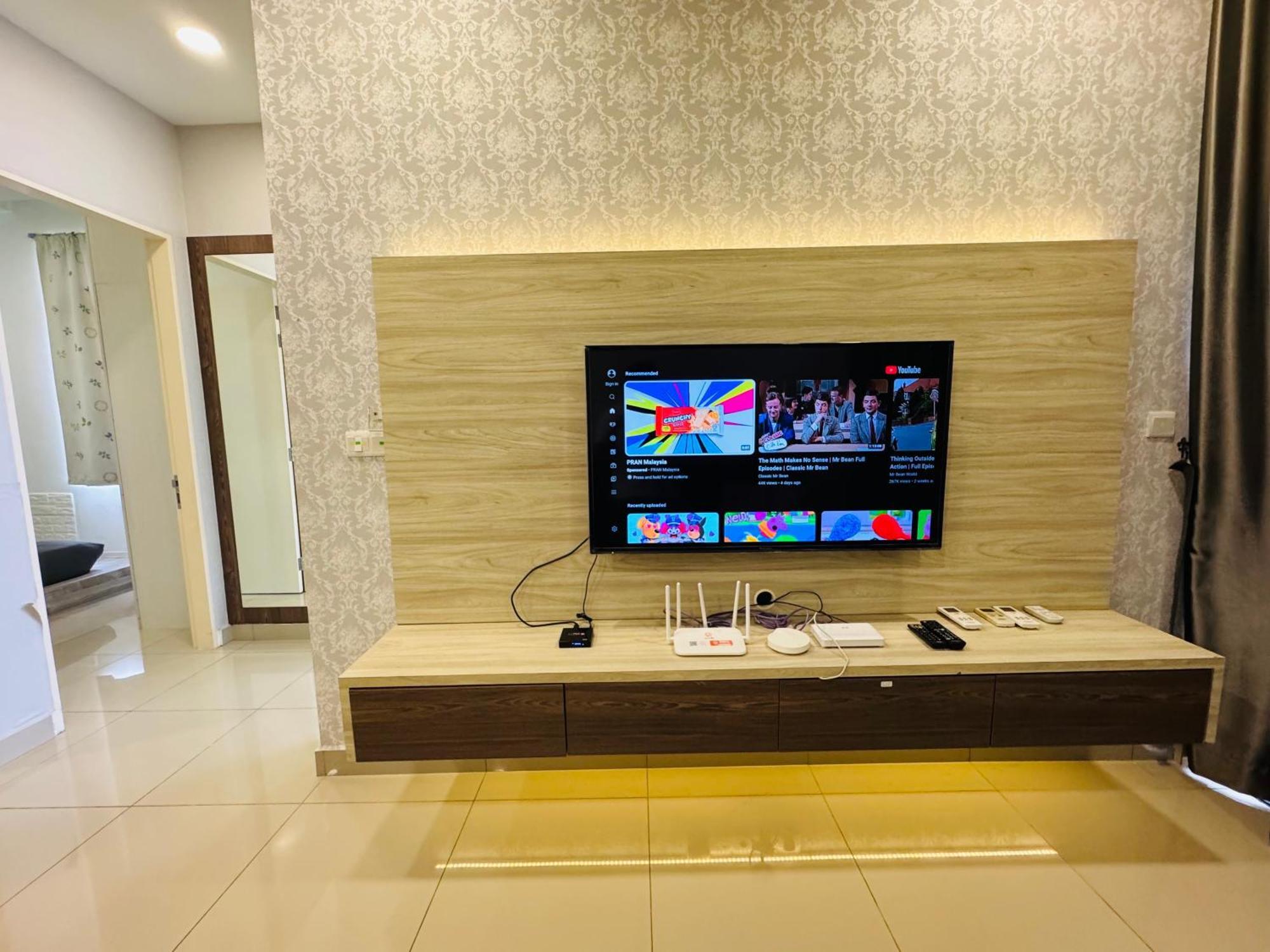 Walk To Legoland, D'Pristine Medini Apartment นุสาจายา ภายนอก รูปภาพ